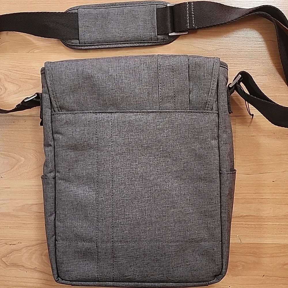 Casecrown Campus North Messenger Bag Charcoal Excellent Condition Unisex